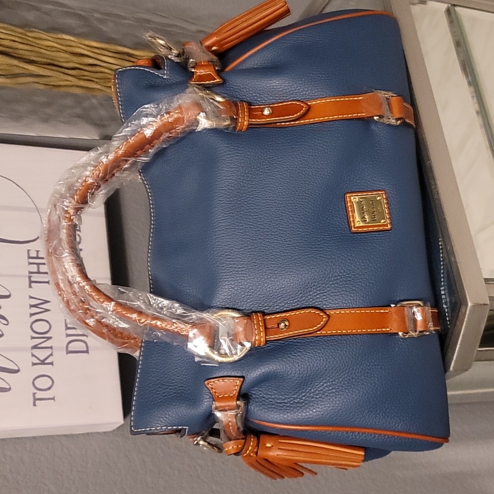 Dooney and Bourke Large Satchel Hand Bag...BRAND NEW. - Picture 4 of 7